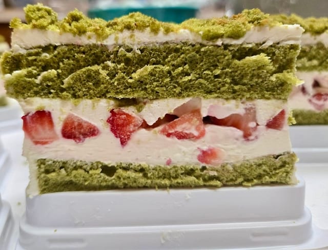 Matcha & strawberry cake.