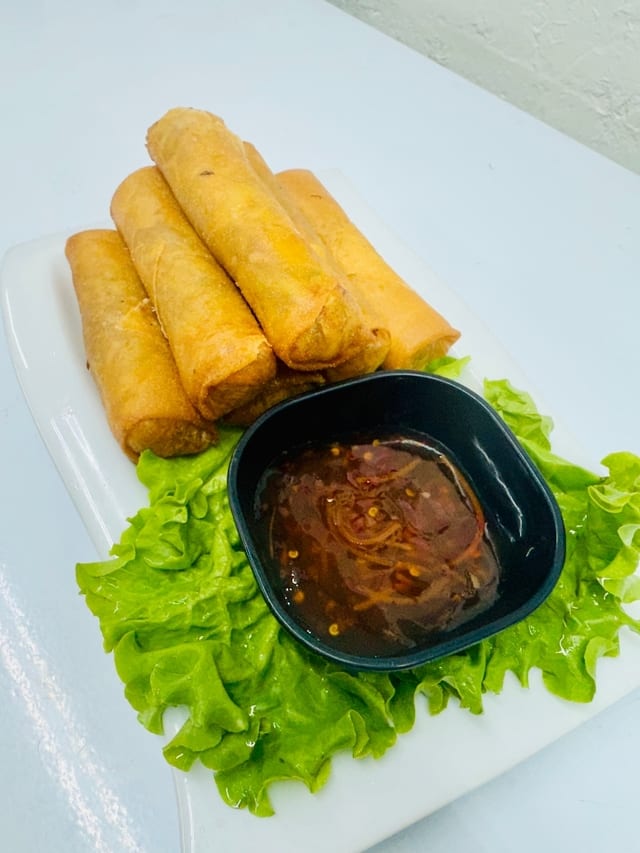 Egg Rolls 6 Pieces.